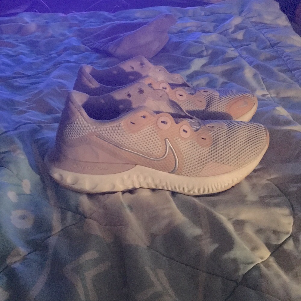 Nike - Picture 3 of 3